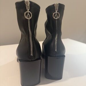 Wishbone Heeled Boots